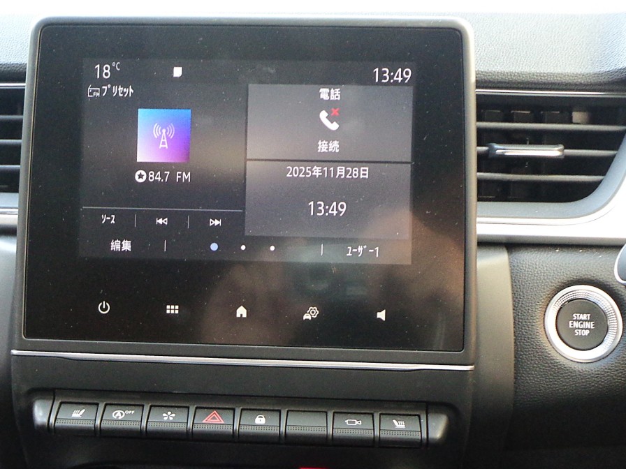 タッチスクリーンは指先で簡単操作。更にプロファイル機能を備えユーザー設定することで、写真や言語、メーターパネルなどをカスタマイズ。そしてスマフォ画面を表示できるミラーリング機能も装備。