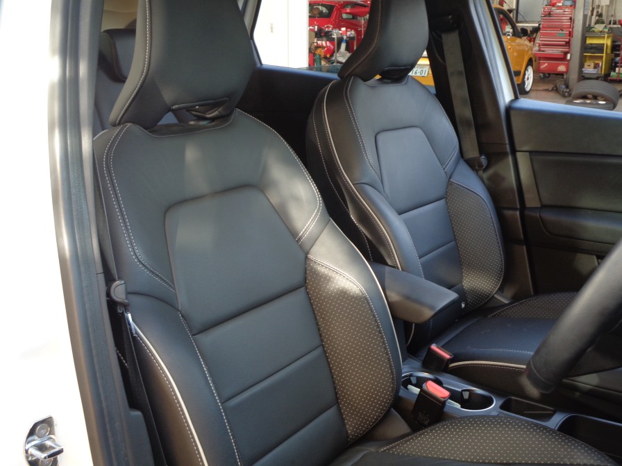 やや大柄なシートサイズとクッション容量を十分に確保したシートは長距離移動でも疲れ知らず。