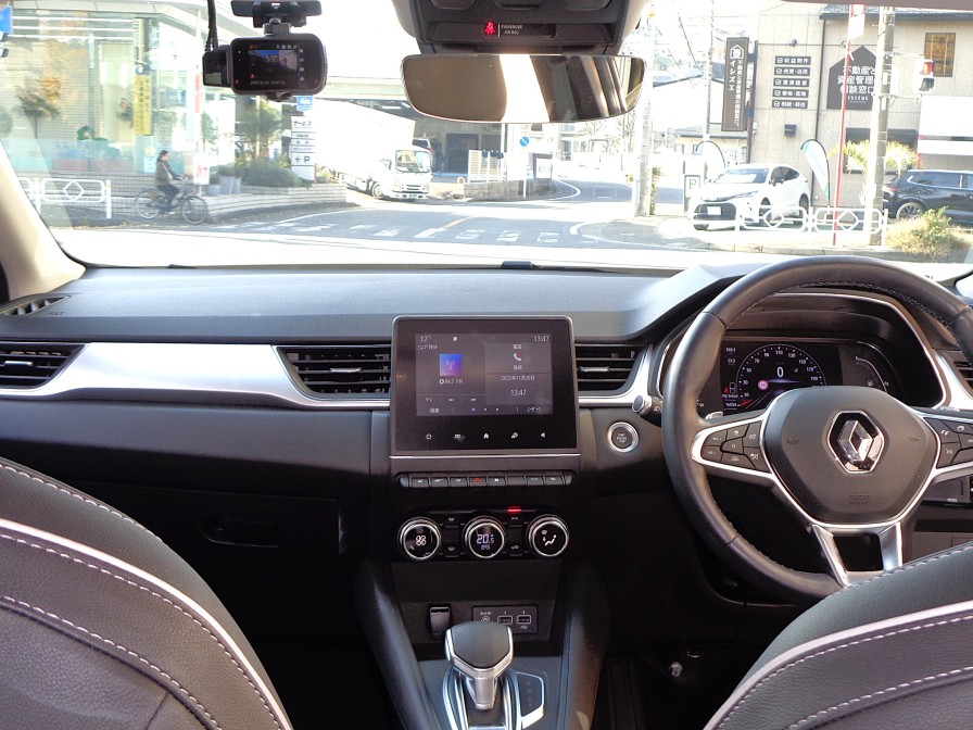 いつの時代も人間工学を積極的に取り入れてきたルノーならではのレイアウトとなっております。