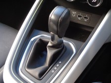 ７速デュアルクラッチトランスミッションは、スムーズなギアチェンジ、継ぎ目のないシームレスな加速を実現。低速域では優れた柔軟性を発揮し、高効率エンジンとの組み合わせにより、燃料消費の低減にも貢献。