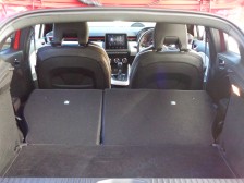 可倒式シートを倒せば、ここまで空間が広がります。