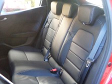 仏蘭西流おもてなし空間がここに。伝統の乗り心地の良さを十分に体感できるのが後席です。