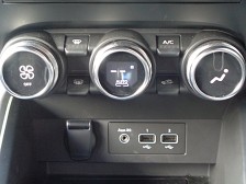 エアコンは操作部を見れば一目で理解でき、ブラインド操作可能なダイヤルタイプです。