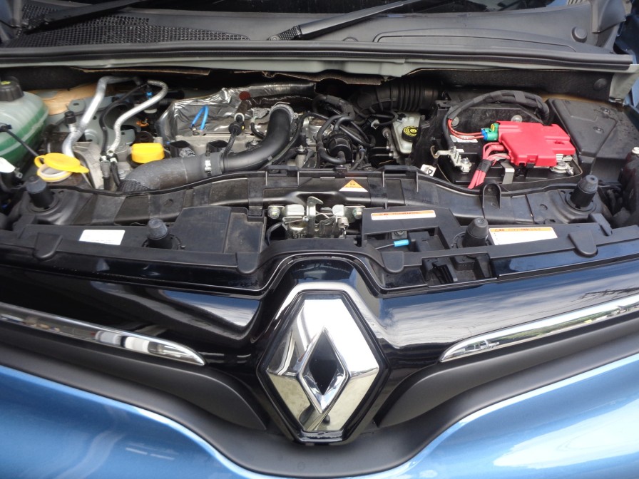 ダウンサイジング直噴ターボエンジン。最新の制御技術で低回転から最大トルクが立ち上がり、高燃費でありながらパワフルに走れます。