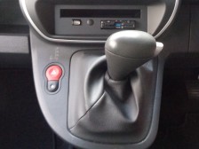 マニュアルモード付ＡＴ「6速EDC」はツインクラッチ機構によりエンジンパワーを効率よくﾀｲﾔへ伝達。滑らかでトルクの途切れないスムースな走りを実現。