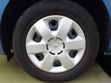 標準装着ホイール以外にも純正オプションホイールや社外品のお取付もお気軽にご相談ください。