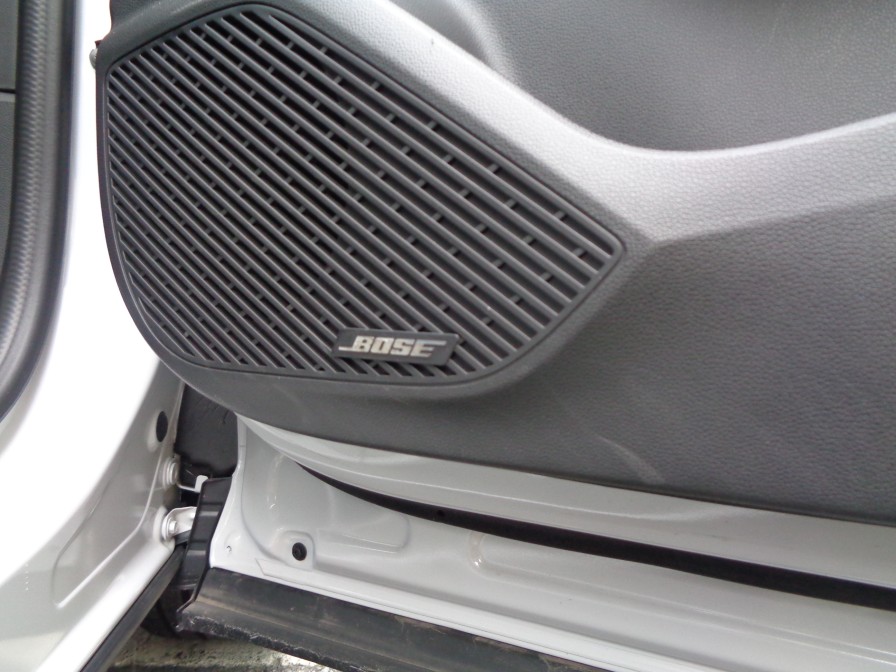 Boseサウンドシステムを搭載、ハイレベルな音響効果を実現。