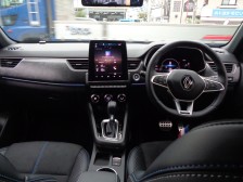 いつの時代も人間工学を積極的に取り入れてきたルノーならではのレイアウトとなっております。