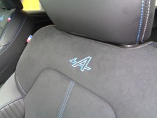 アルピーヌの「A」はスポーティーかつプレミアムを表現