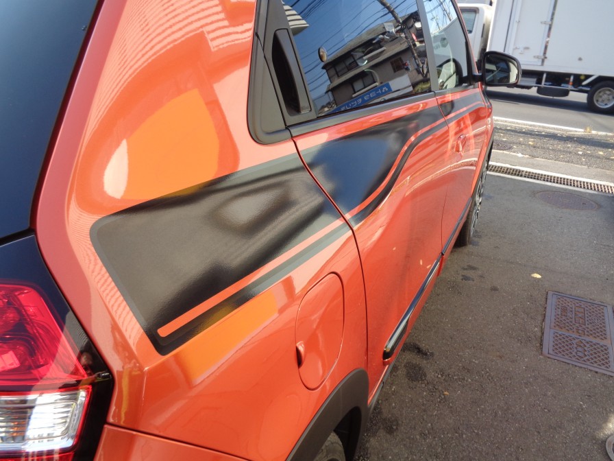 GTだけの特別なサイドデカールもきれいなままです