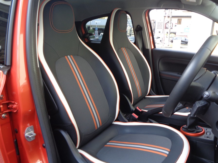 コンパクトボディとぐいぐい切れる前輪角で、どんなところにも行ける安心感が強みです。