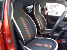 コンパクトボディとぐいぐい切れる前輪角で、どんなところにも行ける安心感が強みです。