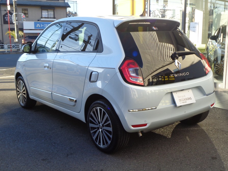 大人4人がきっちり乗れ、程よい大きさの取り回しの良いボディサイズが好評です。