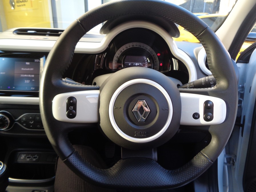 コンパクトボディとぐいぐい切れる前輪角で、どんなところにも行ける安心感が強みです。