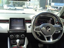 いつの時代も人間工学を積極的に取り入れてきたルノーならではのレイアウトとなっております。