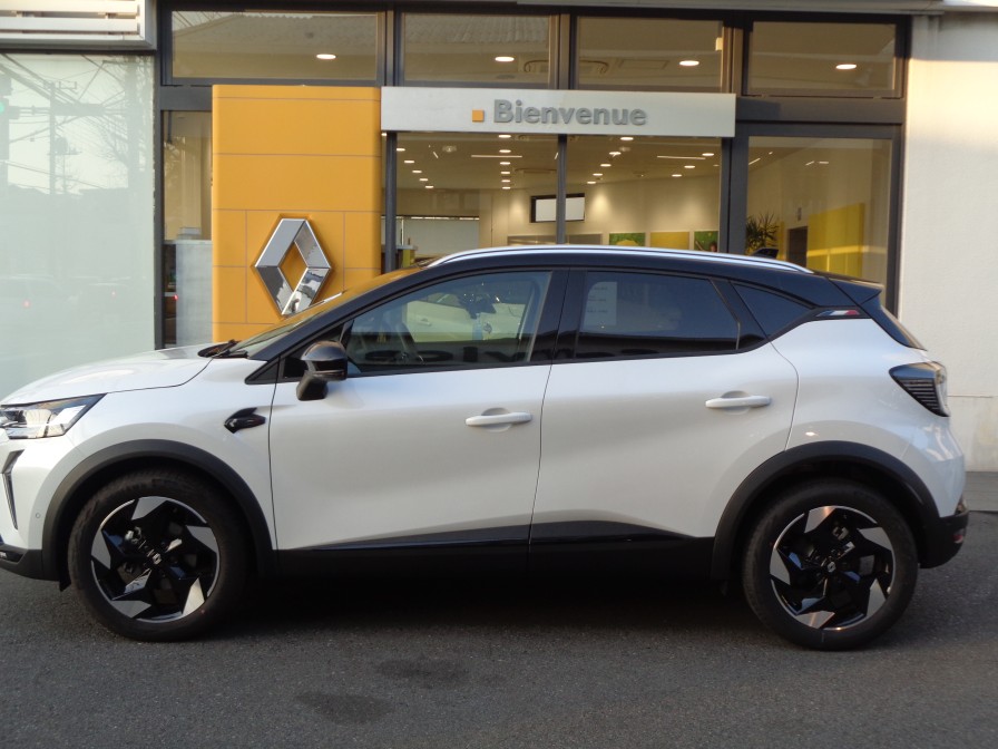 大人4人がきっちり乗れ、程よい大きさの取り回しの良いボディサイズが好評です。