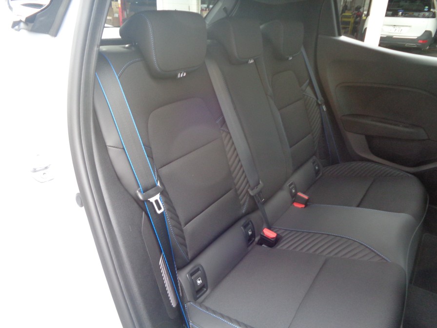 仏蘭西流おもてなし空間がここに。伝統の乗り心地の良さを十分に体感できるのが後席です。