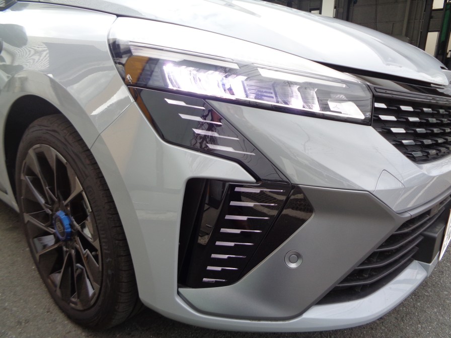 ハーフダイヤモンドシェイプがモダンで生き生きとした雰囲気を創出