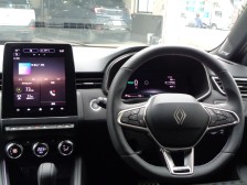 いつの時代も人間工学を積極的に取り入れてきたルノーならではのレイアウトとなっております。