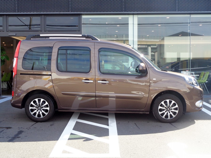 Renault Japon ルノー横浜青葉 ルノー カングー エスカパード 0台限定車 認定中古車 ナビtv Etc ワンオーナー 禁煙車