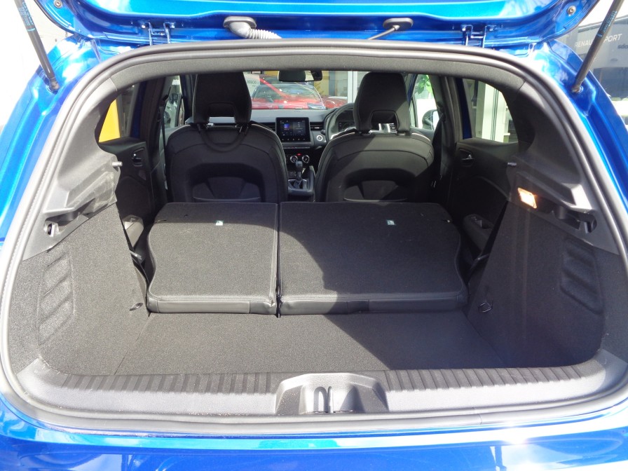 可倒式シートを倒せば、ここまで空間が広がります。