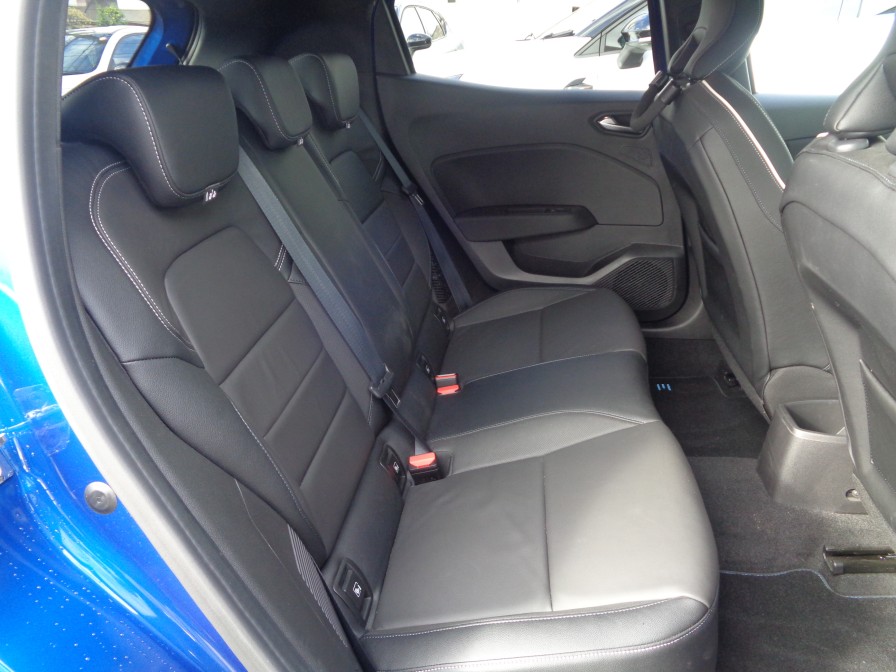 仏蘭西流おもてなし空間がここに。伝統の乗り心地の良さを十分に体感できるのが後席です。