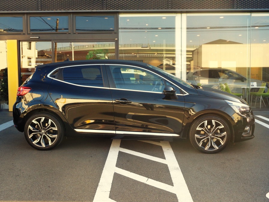 大人４人がきっちり乗れ、程よい大きさの取り回しの良いボディサイズが好評です。