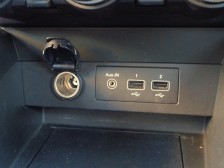 シートヒーターに加えてステアリングヒーターで冬場も快適です