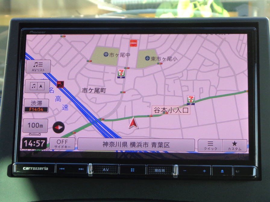 地デジチューナー内臓型、多機能メモリーナビゲーションを装備しています。