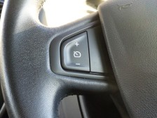 高速道路などで定速走行する際、アクセル操作から開放させてくれるクルーズコントロールを装備。安心のスピードリミッター機能も付いてます。