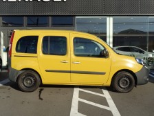 信頼・確実性と堅牢性に富む手動式両側スライドドア。やはり便利です。