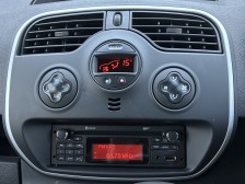 温度を設定すれば、風量から吹き出し口までフルオートコントロールで快適空調です。