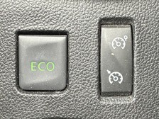 高速道路などで定速走行する際、アクセル操作から開放させてくれるクルーズコントロールを装備。安心のスピードリミッター機能も付いてます。