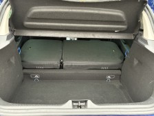 可倒式シートを倒せば、ここまで空間が広がります。